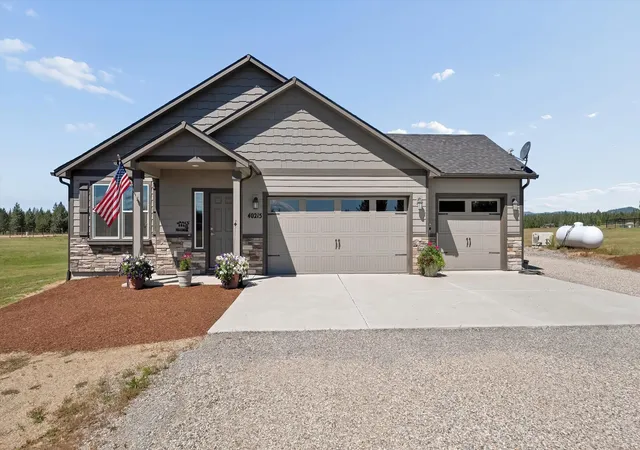 Photo 3 of Single family home for sale at 40215 N Sunnyside Ln, Deer Park, WA 99006 | MLS# 202625096 | Listing updated on 2026-10-01