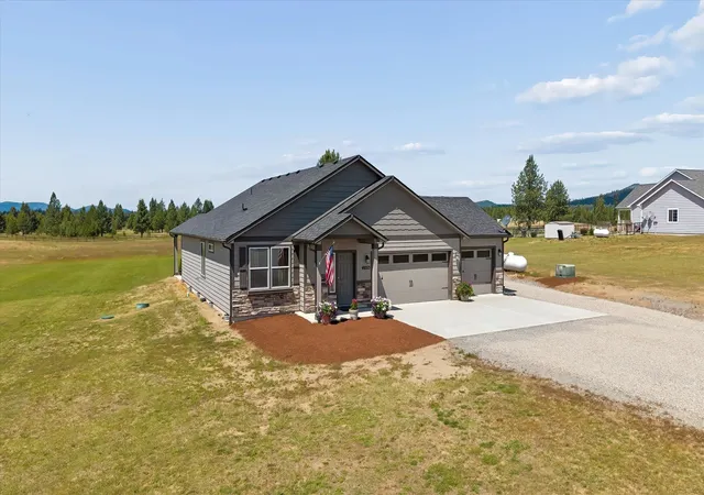 Photo 3 of Single family home for sale at 40215 N Sunnyside Ln, Deer Park, WA 99006 | MLS# 202625096 | Listing updated on 2026-10-01
