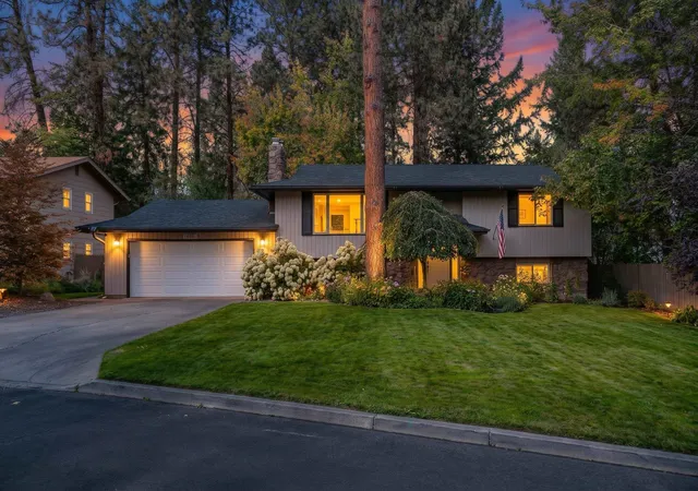 Photo 2 of Single family home for sale at 806 W Teal Ave, Spokane, WA 99218 | MLS# 202625099 | Listing updated on 2026-10-08
