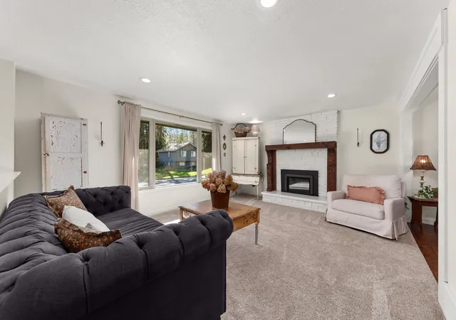 Photo 3 of Single family home for sale at 806 W Teal Ave, Spokane, WA 99218 | MLS# 202625099 | Listing updated on 2026-10-08