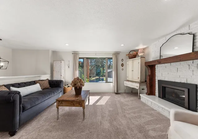 Photo 3 of Single family home for sale at 806 W Teal Ave, Spokane, WA 99218 | MLS# 202625099 | Listing updated on 2026-10-08