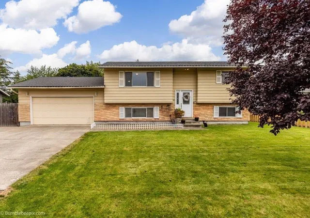 Photo 1 of Single family home for sale at 116 S Greenacres Rd, Spokane Valley, WA 99016 | MLS# 202625107 | Listing updated on 2026-10-08