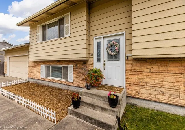 Photo 3 of Single family home for sale at 116 S Greenacres Rd, Spokane Valley, WA 99016 | MLS# 202625107 | Listing updated on 2026-10-08
