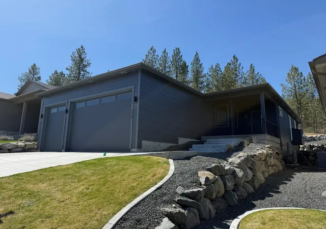 Photo 2 of Single family home for sale at 4420 S Willow Ln, Spokane, WA 99206 | MLS# 202625115 | Listing updated on 2026-10-08