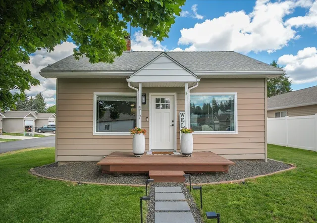 Photo 3 of Single family home for sale at 517 S Felts Rd, Spokane Valley, WA 99206 | MLS# 202625123 | Listing updated on 2026-10-08