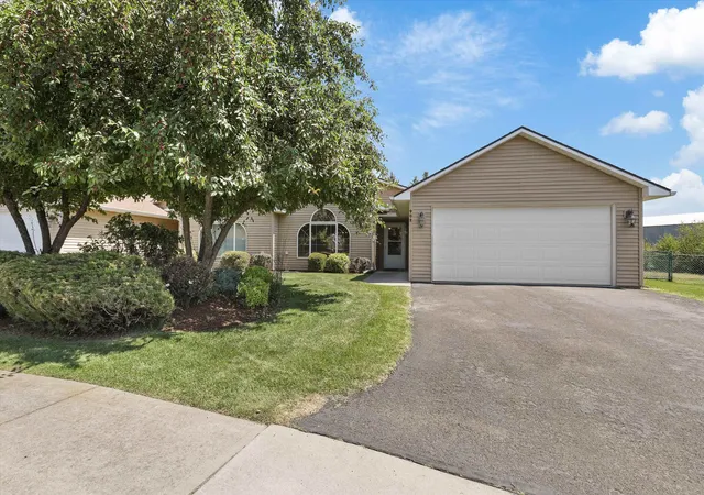 Photo 1 of Single family home for sale at 902 N Golden Ct, Medical Lake, WA 99022 | MLS# 202625135 | Listing updated on 2026-10-08