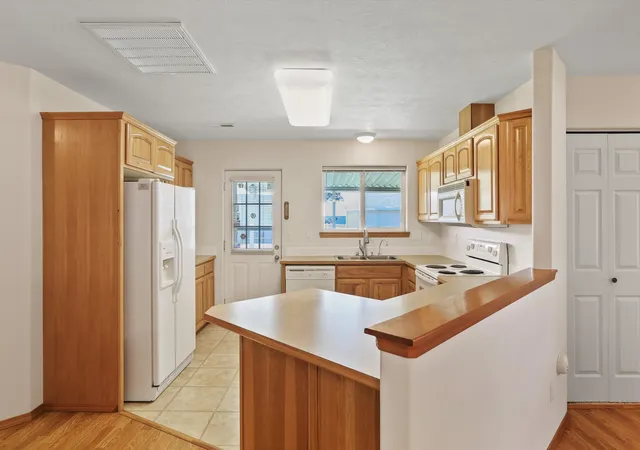 Photo 3 of Single family home for sale at 902 N Golden Ct, Medical Lake, WA 99022 | MLS# 202625135 | Listing updated on 2026-10-08