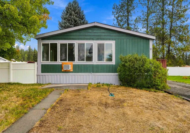 Photo 2 of Manufactured home for sale at 3110 E Chattaroy Rd, Chattaroy, WA 99003 | MLS# 202625138 | Listing updated on 2026-10-20