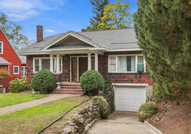 Photo 2 of Single family home for sale at 3225 N Wellington Pl, Spokane, WA 99205 | MLS# 202625142 | Listing updated on 2026-10-08
