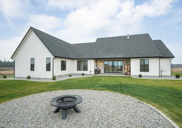 Photo 1 of Single family home for sale at 23070 W Mcfarlane Rd, Medical Lake, WA 99022 | MLS# 202625147 | Listing updated on 2026-10-08