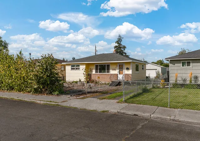 Photo 1 of Single family home for sale at 2813 N Stone St, Spokane, WA 99207 | MLS# 202625148 | Listing updated on 2026-10-22