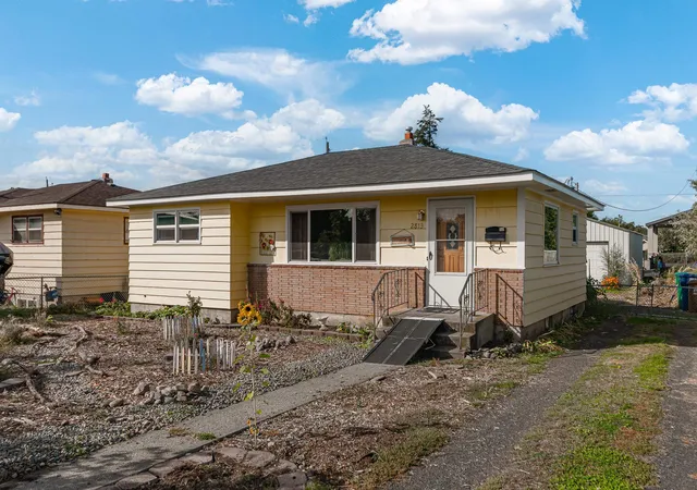 Single family home for sale at 2813 N Stone St, Spokane, WA 99207 | MLS# 202625148
