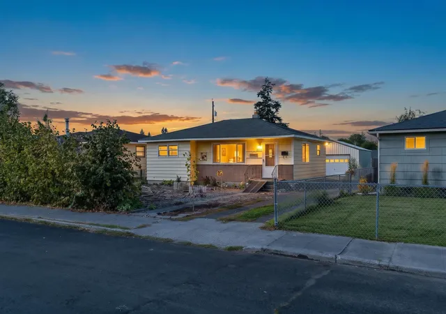 Photo 2 of Single family home for sale at 2813 N Stone St, Spokane, WA 99207 | MLS# 202625148 | Listing updated on 2026-10-08