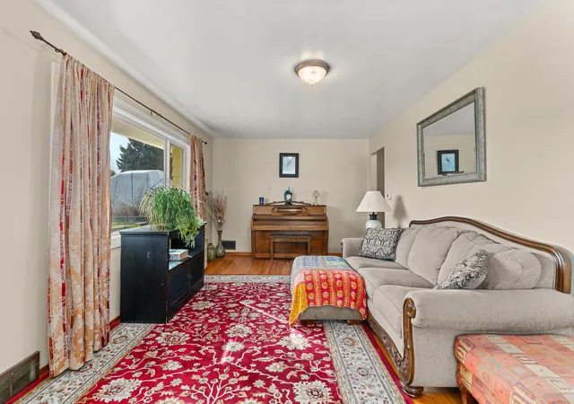 Photo 3 of Single family home for sale at 2813 N Stone St, Spokane, WA 99207 | MLS# 202625148 | Listing updated on 2026-10-08