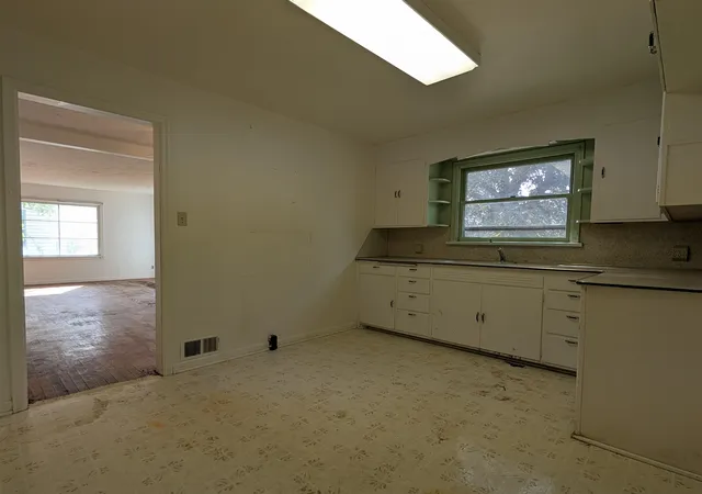 Photo 4 of Single family home for sale at 5106 N Monroe St, Spokane, WA 99205 | MLS# 202625151 | Listing updated on 2026-10-09