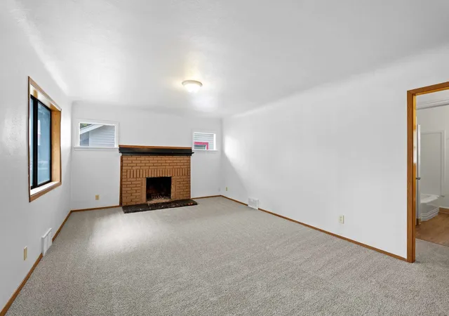 Photo 4 of Single family home for sale at 4033 E 6th Avenue, Spokane, WA 99202 | MLS# 202625188 | Listing updated on 2026-10-08