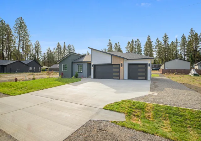 Photo 2 of Single family home for sale at 11120 E 27th Avenue, Spokane Valley, WA 99206 | MLS# 202625236 | Listing updated on 2026-10-09