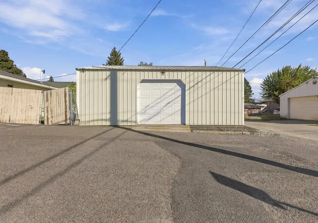 Photo 2 of Single family home for sale at 5818 N Crestline St, Spokane, WA 99208 | MLS# 202625249 | Listing updated on 2026-10-09