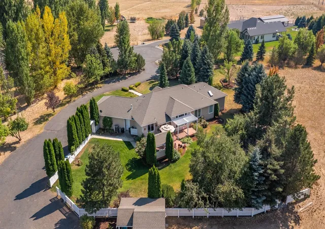 Photo 4 of Single family home for sale at 1708 W Cinnibar Ln, Spokane, WA 99224 | MLS# 202625251 | Listing updated on 2026-10-12