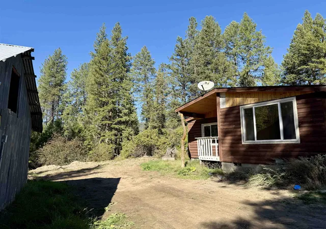 Photo 1 of Manufactured home for sale at 2205 Blue Crk Locke Rd, Addy, WA 99101 | MLS# 202625267 | Listing updated on 2026-10-09