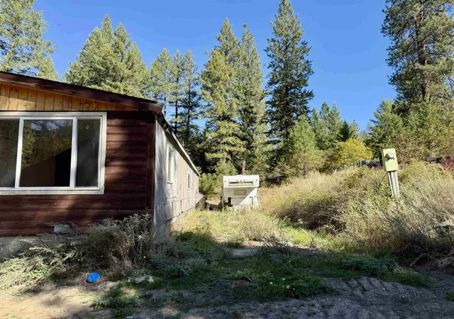 Photo 2 of Manufactured home for sale at 2205 Blue Crk Locke Rd, Addy, WA 99101 | MLS# 202625267 | Listing updated on 2026-10-09