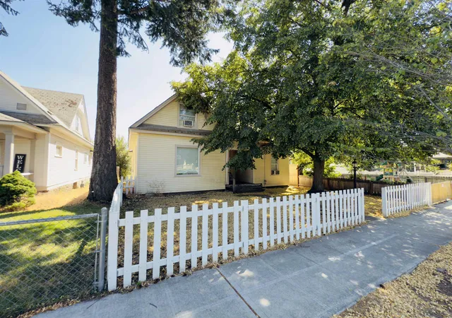Photo 3 of Single family home for sale at 2823 W Sharp Ave, Spokane, WA 99201 | MLS# 202625282 | Listing updated on 2026-10-09