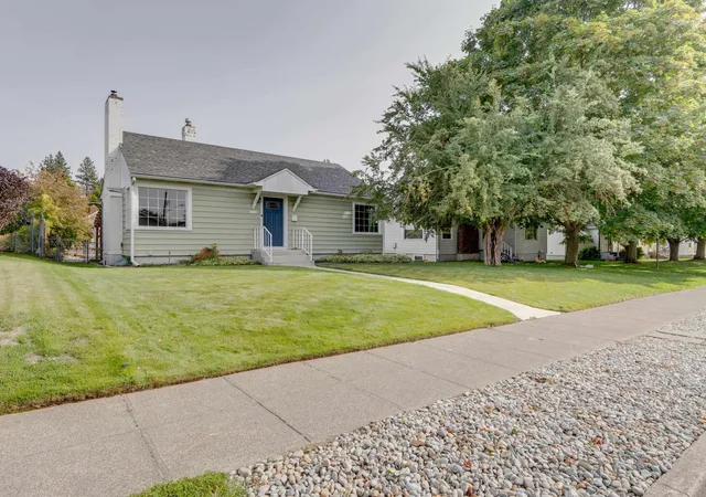 Photo 2 of Single family home for sale at 4124 N Hawthorne St, Spokane, WA 99205 | MLS# 202625286 | Listing updated on 2026-10-09