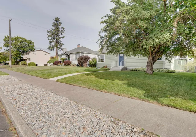 Photo 3 of Single family home for sale at 4124 N Hawthorne St, Spokane, WA 99205 | MLS# 202625286 | Listing updated on 2026-10-09