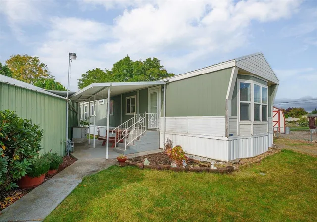 Photo 2 of Sale Pending at 1515 N Hodges Rd, Spokane Valley, WA 99016 | MLS# 202625299 | Listing updated on 2026-10-07