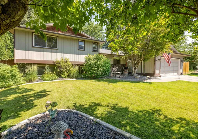 Photo 3 of Single family home for sale at 11806 N Guinevere Dr, Spokane, WA 99218 | MLS# 202625305 | Listing updated on 2026-10-09