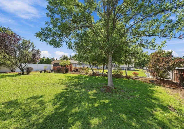Photo 2 of Single family home for sale at 11106 E 33rd Avenue, Spokane Valley, WA 99206 | MLS# 202625310 | Listing updated on 2026-10-09