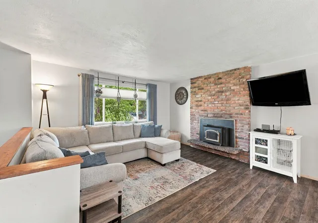 Photo 3 of Single family home for sale at 11106 E 33rd Avenue, Spokane Valley, WA 99206 | MLS# 202625310 | Listing updated on 2026-10-09