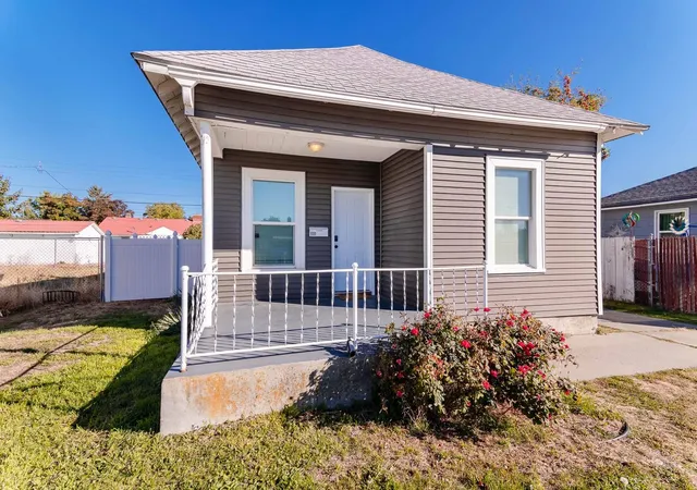 Photo 2 of Single family home for sale at 1111 E Longfellow Ave, Spokane, WA 99207 | MLS# 202625314 | Listing updated on 2026-10-09