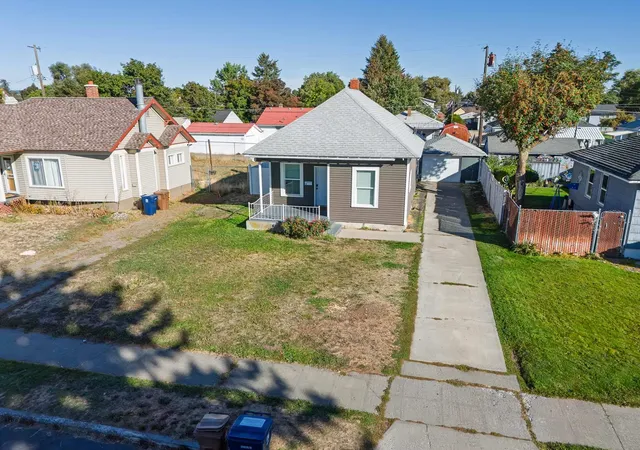 Photo 3 of Single family home for sale at 1111 E Longfellow Ave, Spokane, WA 99207 | MLS# 202625314 | Listing updated on 2026-10-09