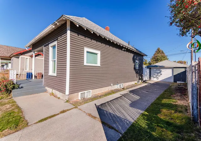 Photo 3 of Single family home for sale at 1111 E Longfellow Ave, Spokane, WA 99207 | MLS# 202625314 | Listing updated on 2026-10-09