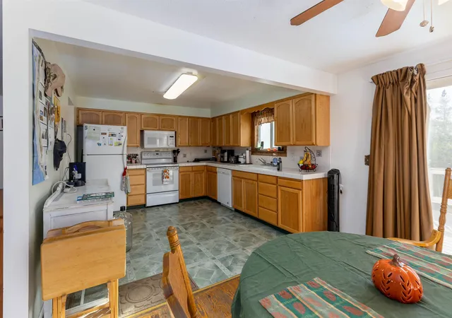 Photo 3 of Single family home for sale at 27111 N Bear Lake Rd, Chattaroy, WA 99003 | MLS# 202625328 | Listing updated on 2026-10-09