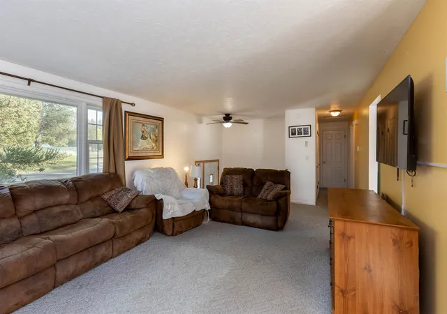 Photo 4 of Single family home for sale at 27111 N Bear Lake Rd, Chattaroy, WA 99003 | MLS# 202625328 | Listing updated on 2026-10-09