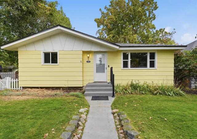 Photo 2 of Single family home for sale at 2926 W Sinto Ave, Spokane, WA 99201 | MLS# 202625338 | Listing updated on 2026-10-04
