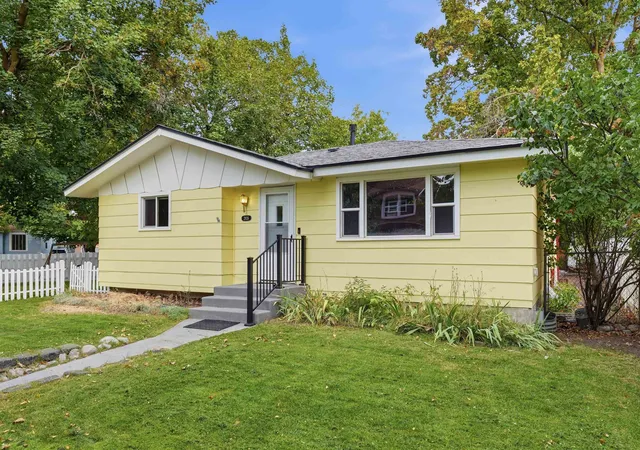Photo 3 of Single family home for sale at 2926 W Sinto Ave, Spokane, WA 99201 | MLS# 202625338 | Listing updated on 2026-10-04