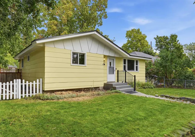 Photo 3 of Single family home for sale at 2926 W Sinto Ave, Spokane, WA 99201 | MLS# 202625338 | Listing updated on 2026-10-04