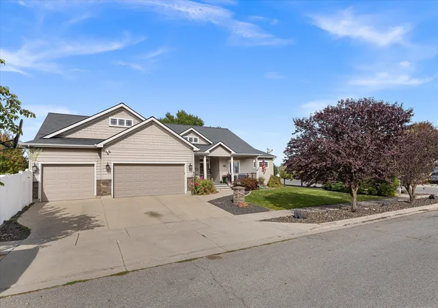 Photo 3 of Single family home for sale at 7509 N Alberta St, Spokane, WA 99208 | MLS# 202625342 | Listing updated on 2026-10-04