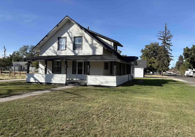Photo 2 of Single family home for sale at 1902 W Shannon Ave, Spokane, WA 99205 | MLS# 202625346 | Listing updated on 2026-10-04