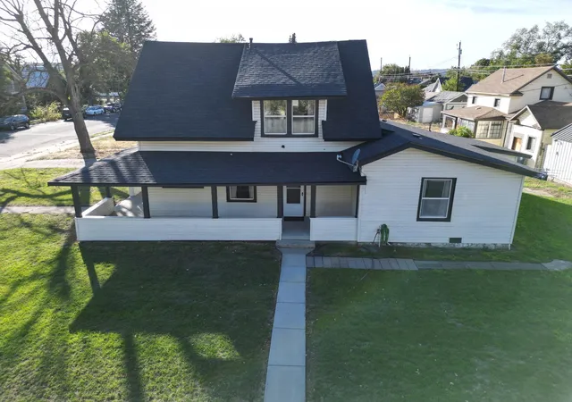 Photo 3 of Single family home for sale at 1902 W Shannon Ave, Spokane, WA 99205 | MLS# 202625346 | Listing updated on 2026-10-04