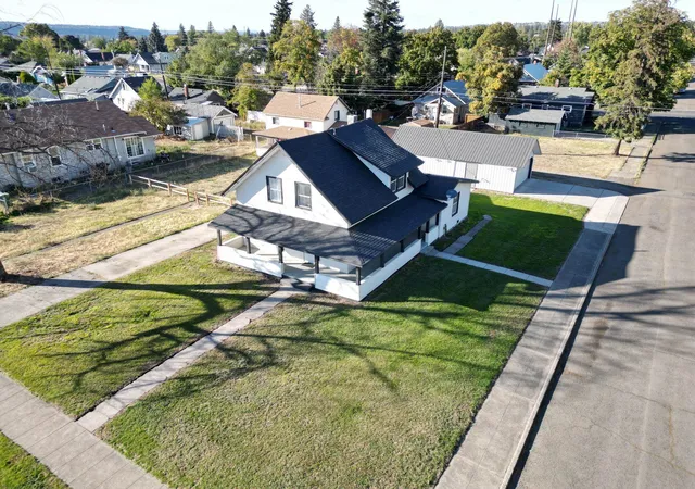 Photo 3 of Single family home for sale at 1902 W Shannon Ave, Spokane, WA 99205 | MLS# 202625346 | Listing updated on 2026-10-04
