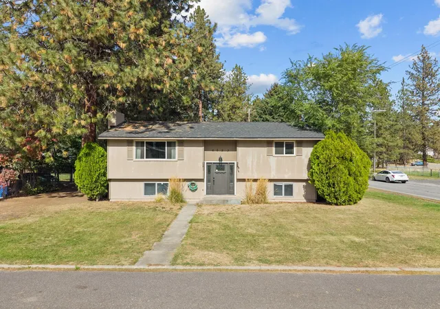 Photo 2 of Single family home for sale at 6023 E 12th Avenue, Spokane Valley, WA 99212 | MLS# 202625357 | Listing updated on 2026-10-05