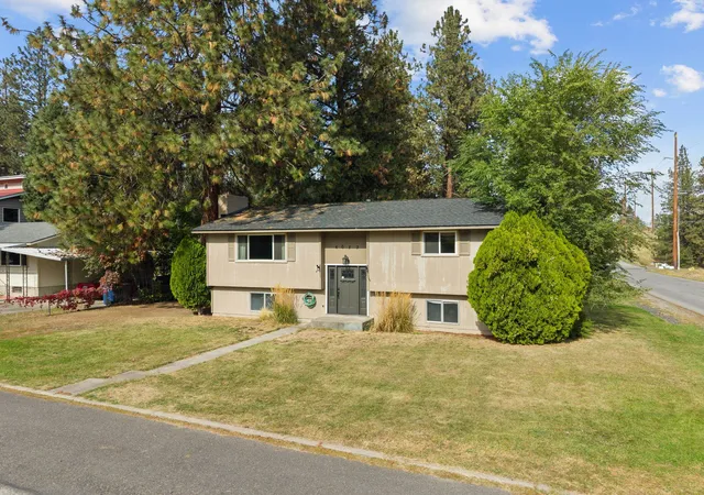 Photo 3 of Single family home for sale at 6023 E 12th Avenue, Spokane Valley, WA 99212 | MLS# 202625357 | Listing updated on 2026-10-05