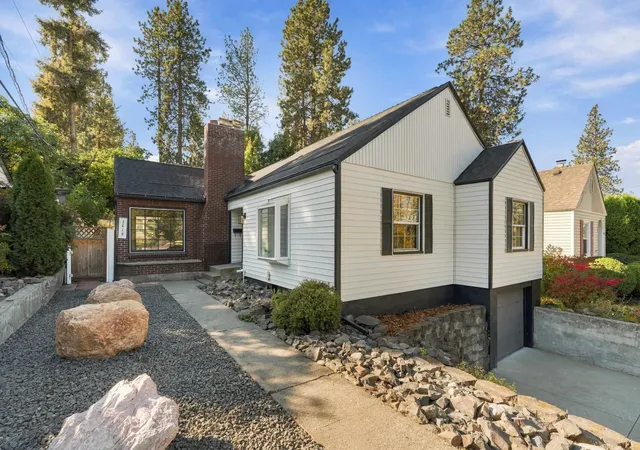 Photo 2 of Single family home for sale at 1419 W 17th Avenue, Spokane, WA 99203 | MLS# 202625375 | Listing updated on 2026-10-06