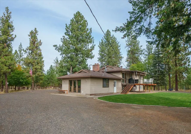 Photo 3 of Single family home for sale at 16413 W Four Mound Rd, Nine Mile Falls, WA 99026 | MLS# 202625393 | Listing updated on 2026-10-07