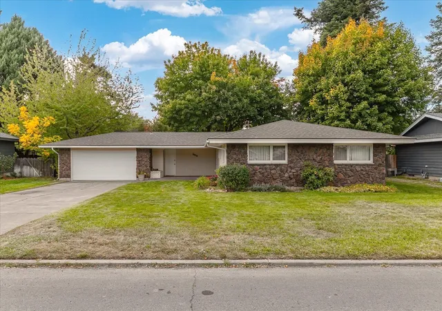 Single family home for sale at 5910 S Crestline St, Spokane, WA 99223 | MLS# 202625432
