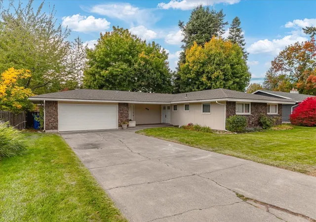 Photo 3 of Single family home for sale at 5910 S Crestline St, Spokane, WA 99223 | MLS# 202625432 | Listing updated on 2026-10-07